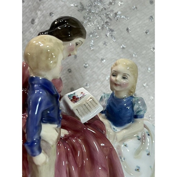 Vintage Royal Doulton, “Bedtime Story”, HN1059, Figurine Excellent Cond, 1949 - Picture 6 of 14
